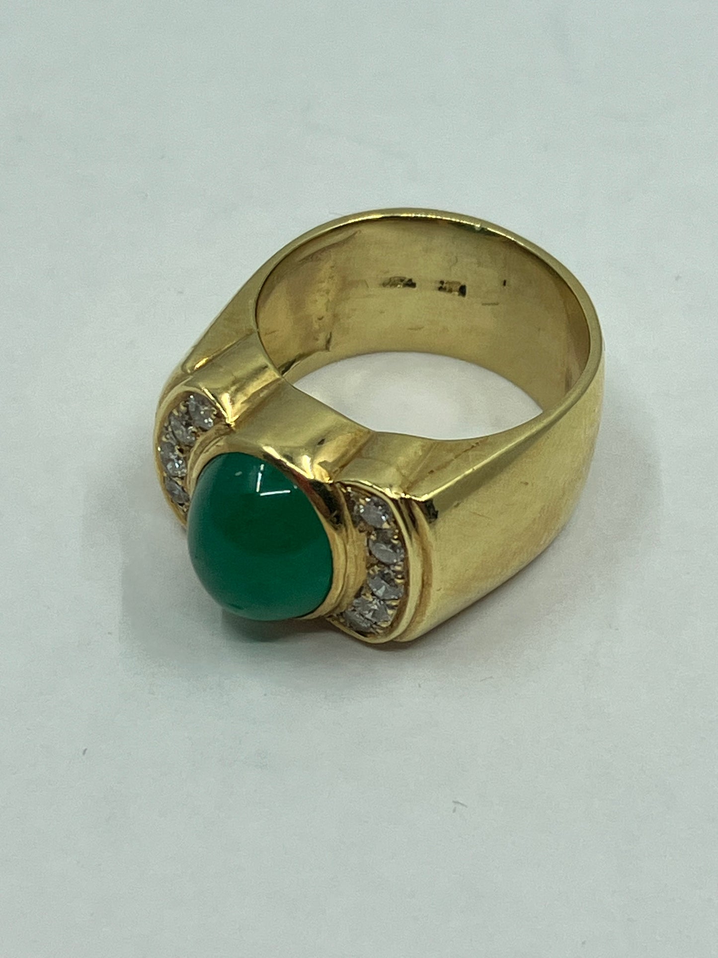 18ct gold cabochon emerald & diamond cocktail ring