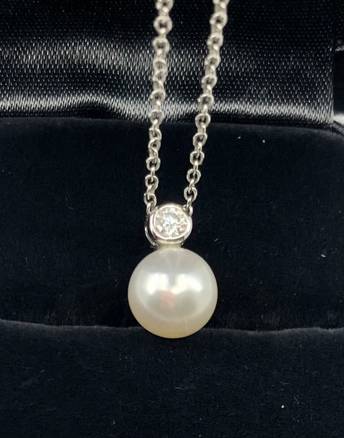 Cultured Pearl & Diamond pendant on a white 18ct gold chain.