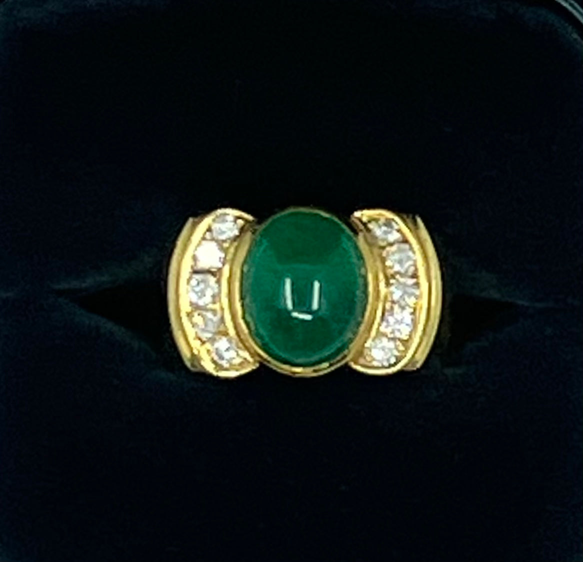 18ct gold cabochon emerald & diamond cocktail ring