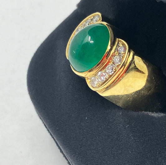 18ct gold cabochon emerald & diamond cocktail ring