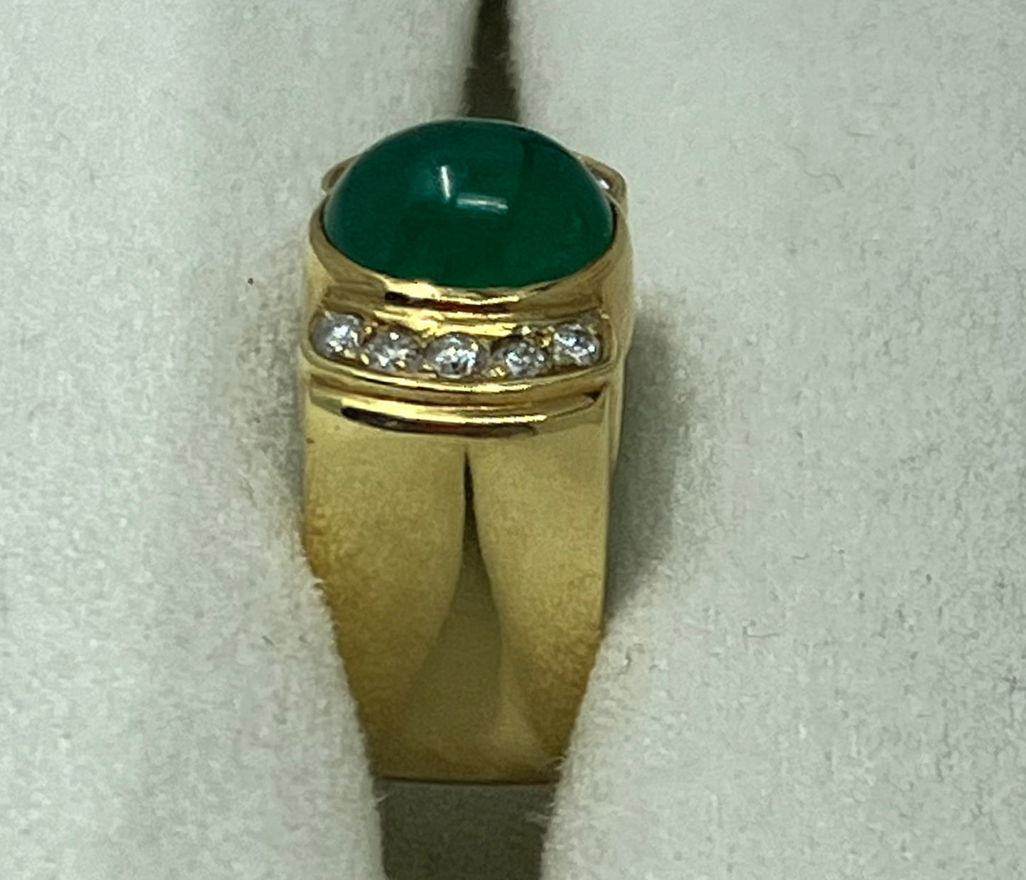 18ct gold cabochon emerald & diamond cocktail ring
