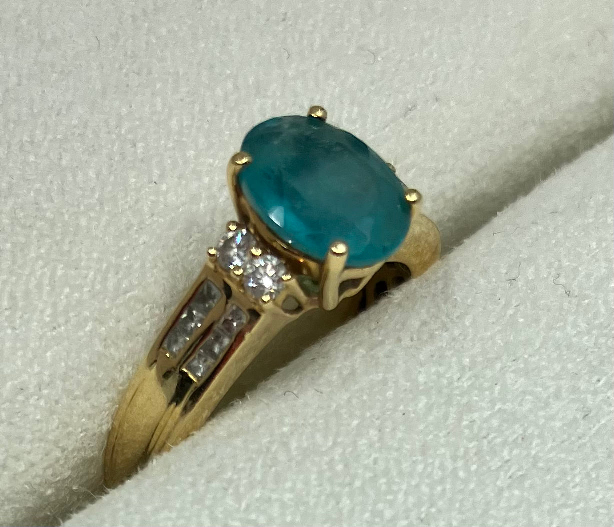 18ct Gold apatite & diamond cocktail ring
