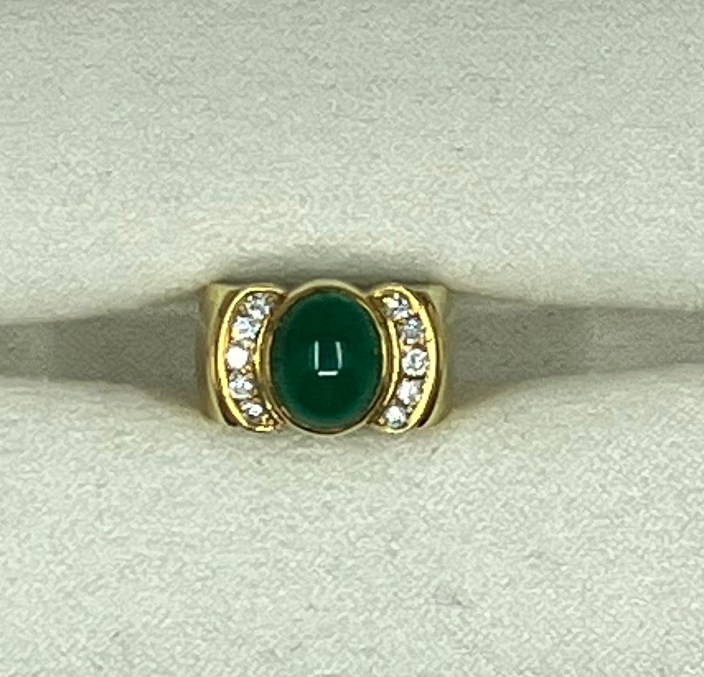 18ct gold cabochon emerald & diamond cocktail ring
