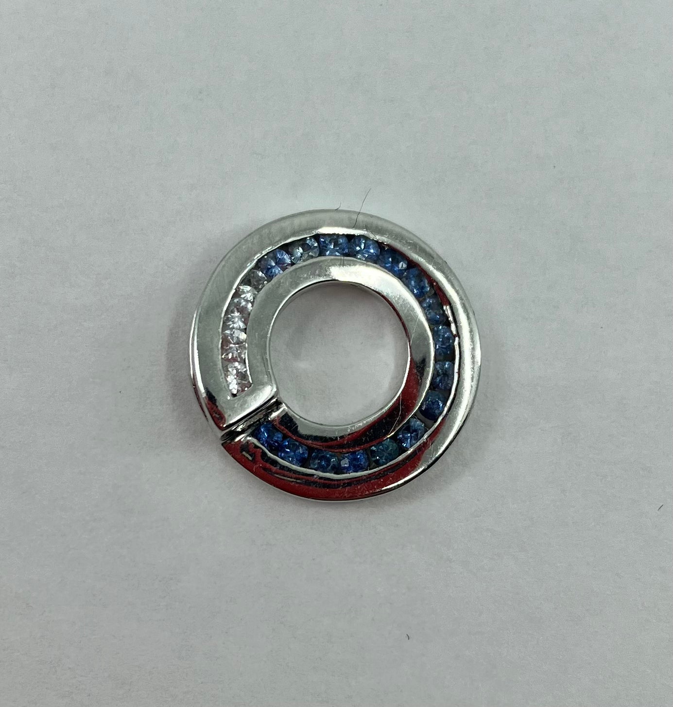 9ct white gold vari-hue sapphire pendant on accompanying chain