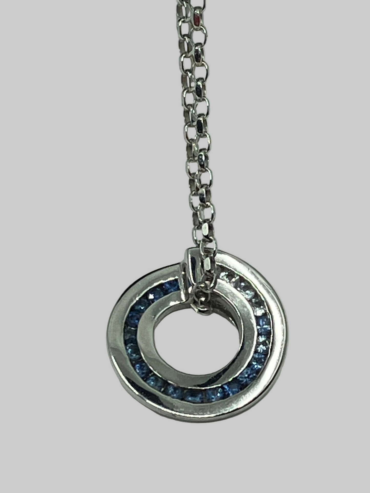 9ct white gold vari-hue sapphire pendant on accompanying chain