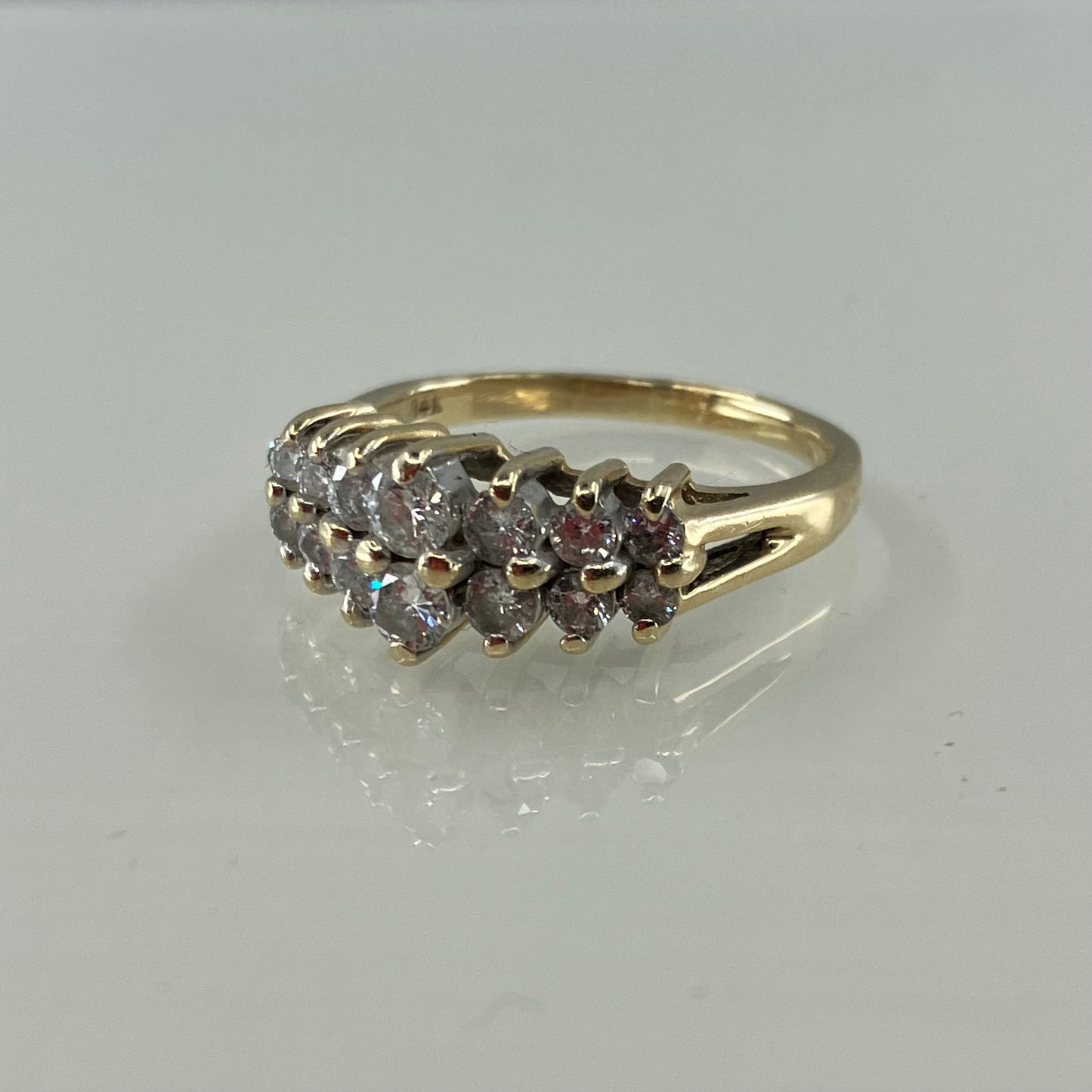 14ct.Yellow gold cocktail ring of graduated diamonds