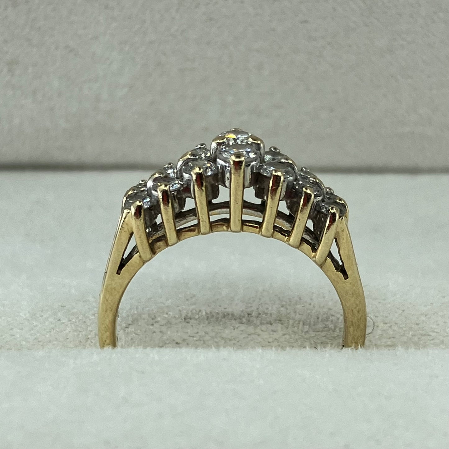 14ct.Yellow gold cocktail ring of graduated diamonds