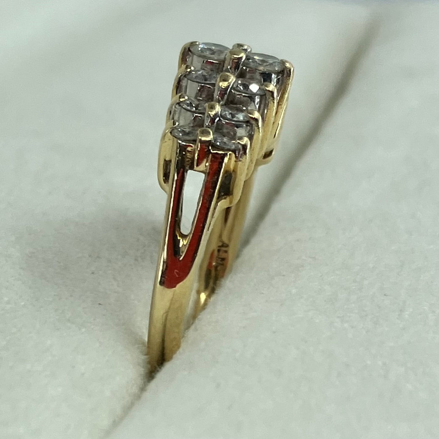 14ct.Yellow gold cocktail ring of graduated diamonds