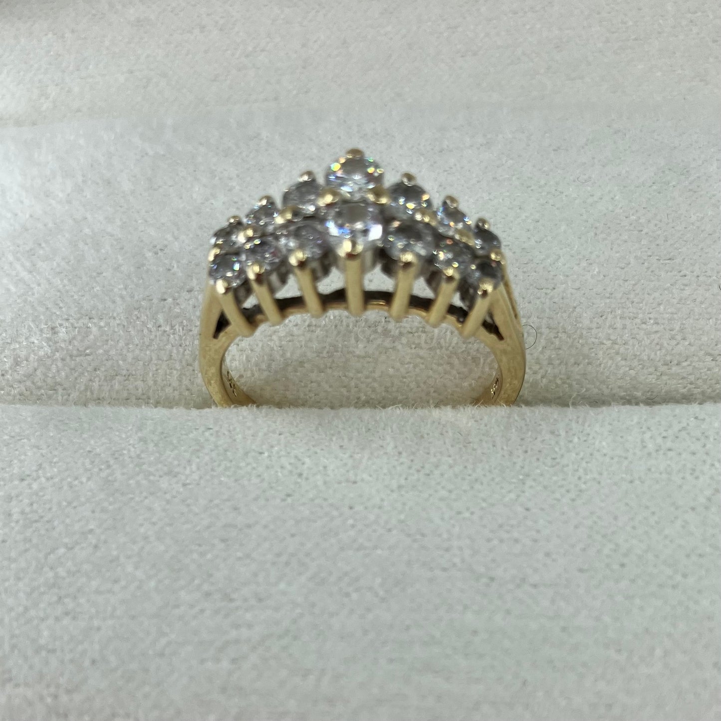 14ct.Yellow gold cocktail ring of graduated diamonds