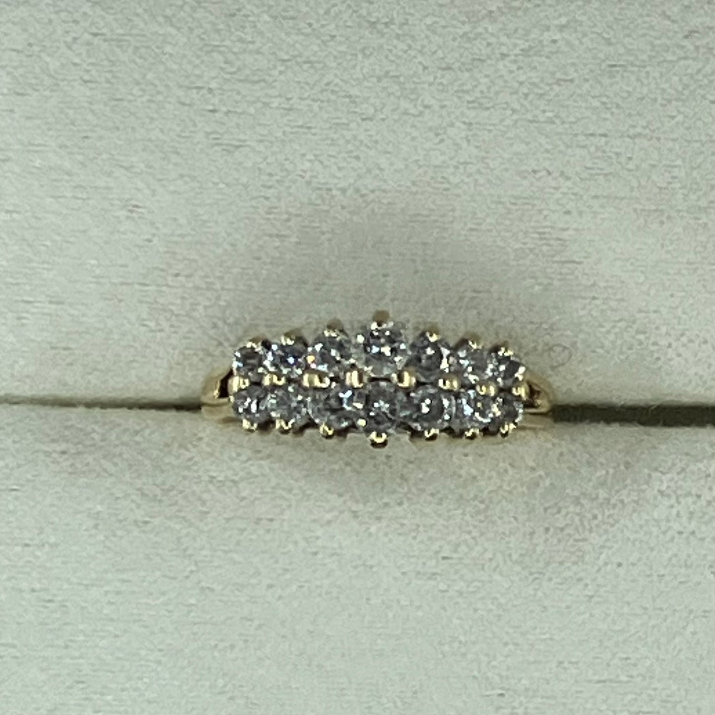 14ct.Yellow gold cocktail ring of graduated diamonds