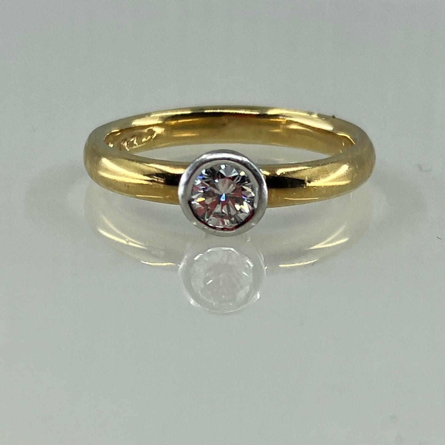 18K Yellow gold solitaire diamond ring