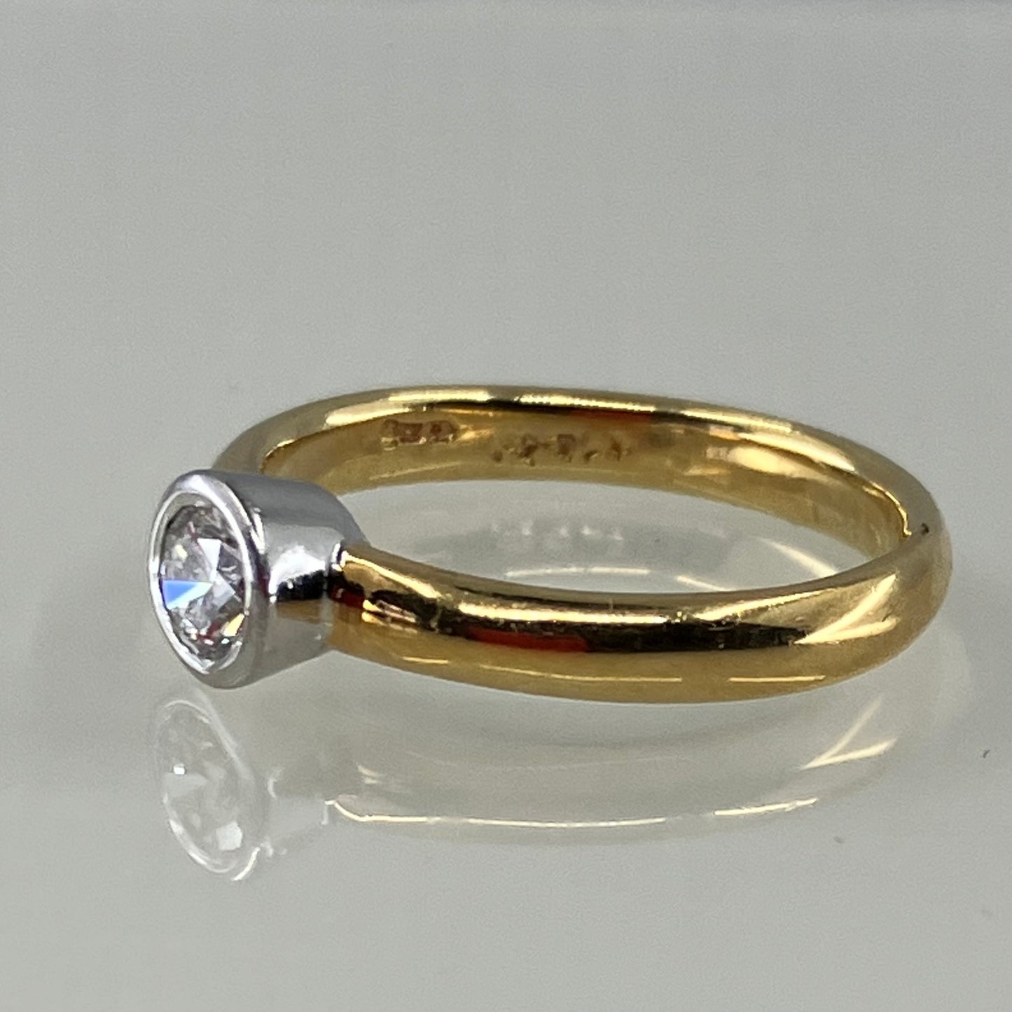 18K Yellow gold solitaire diamond ring