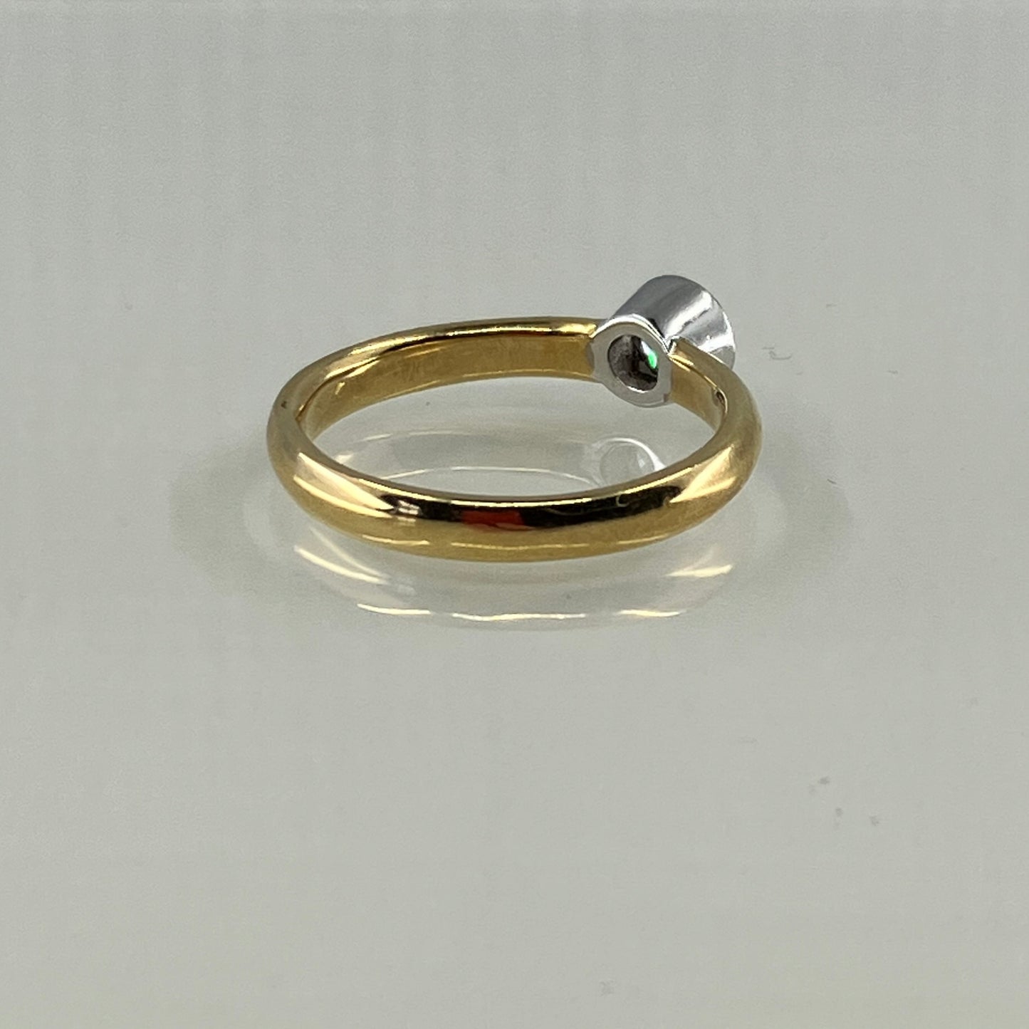 18K Yellow gold solitaire diamond ring