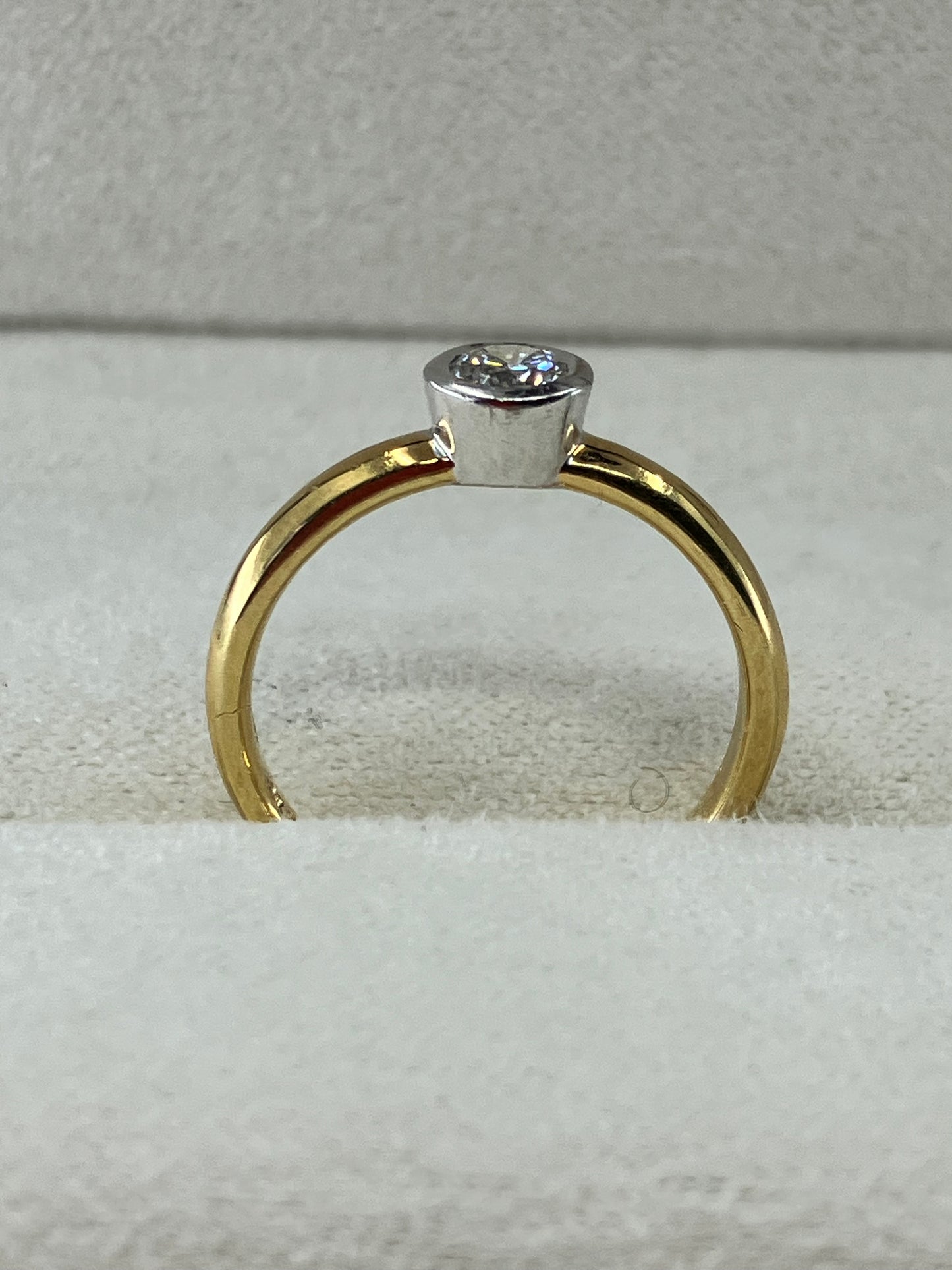 18K Yellow gold solitaire diamond ring