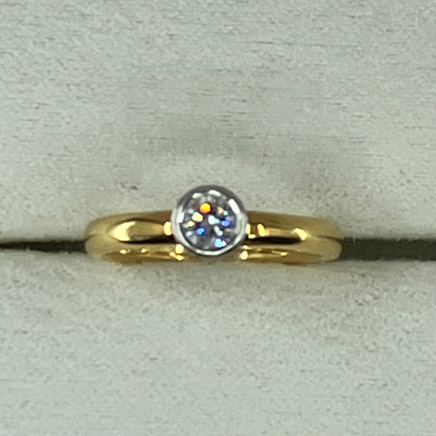 18K Yellow gold solitaire diamond ring