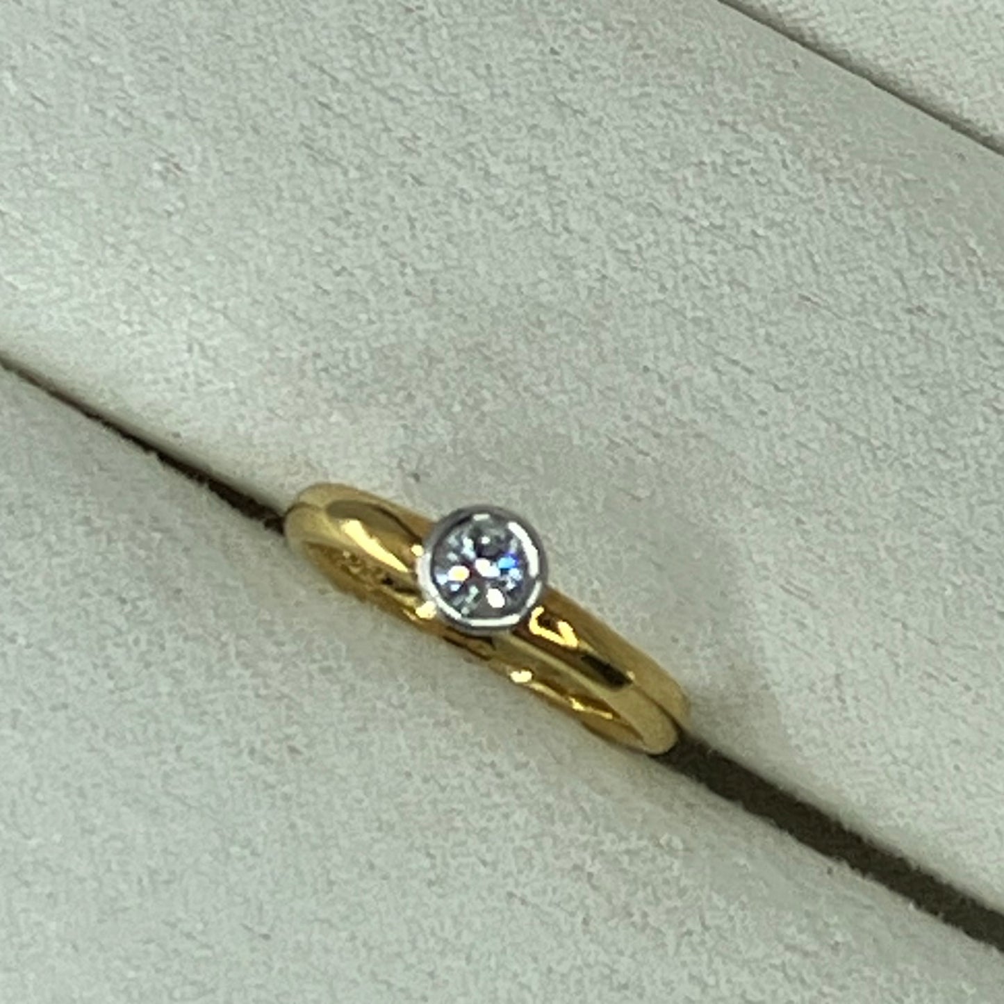18K Yellow gold solitaire diamond ring