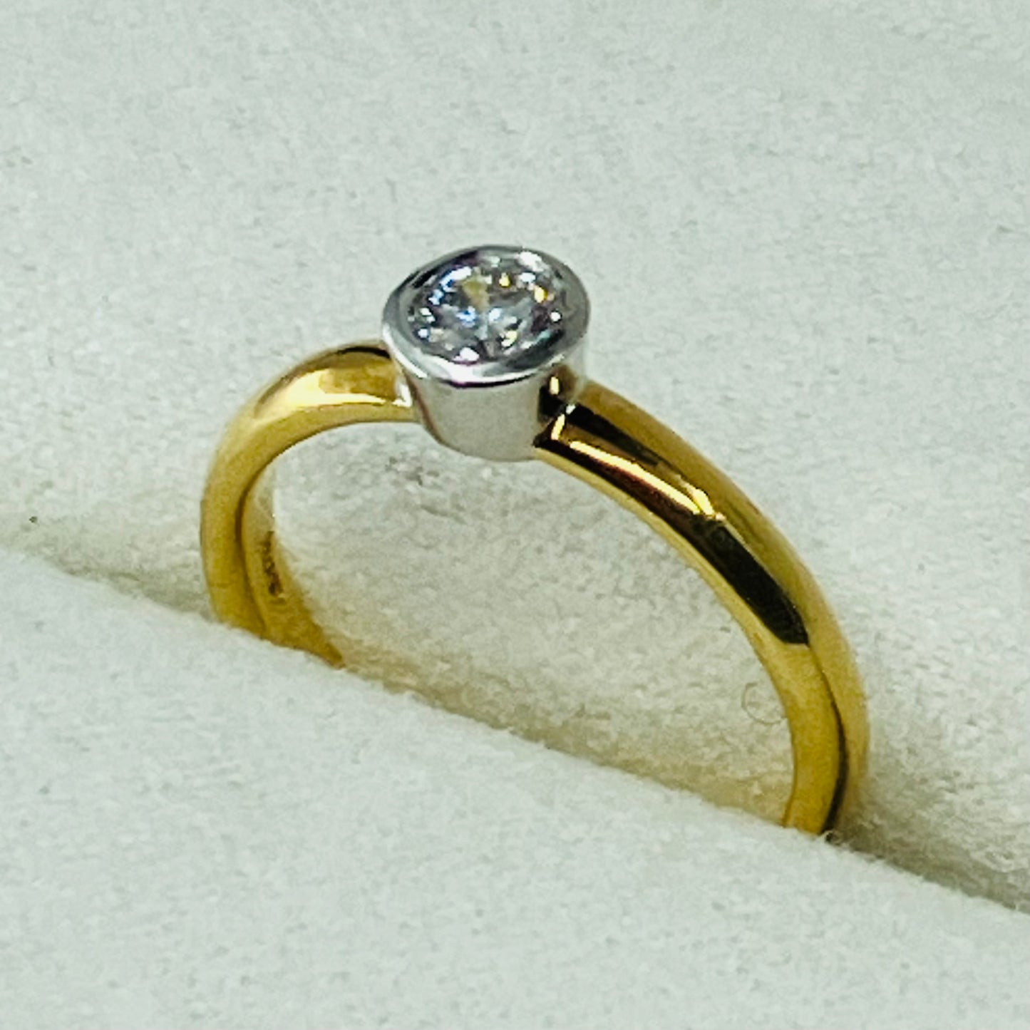 18K Yellow gold solitaire diamond ring