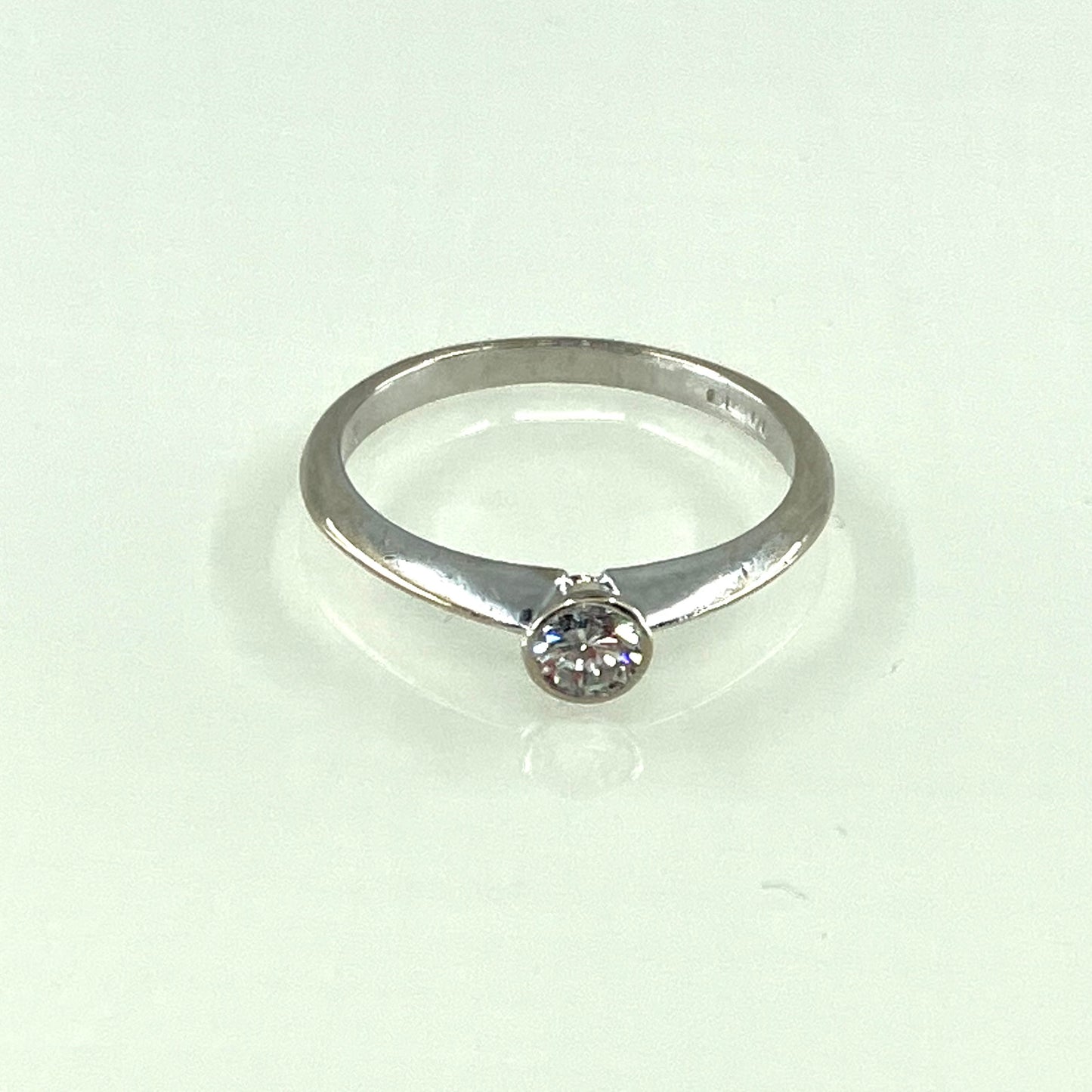 18ct White gold brilliant-cut solitaire diamond ring