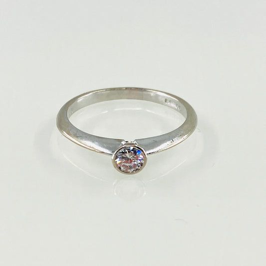 18ct White gold brilliant-cut solitaire diamond ring