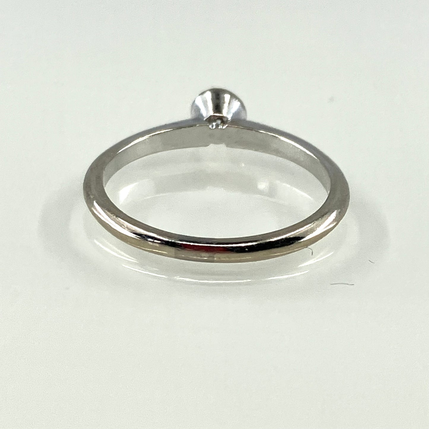 18ct White gold brilliant-cut solitaire diamond ring