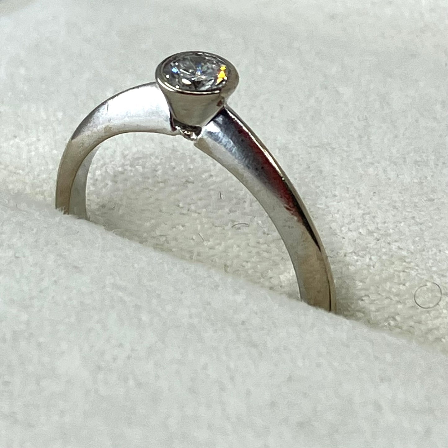 18ct White gold brilliant-cut solitaire diamond ring